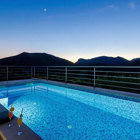 فيلة M - By Guide