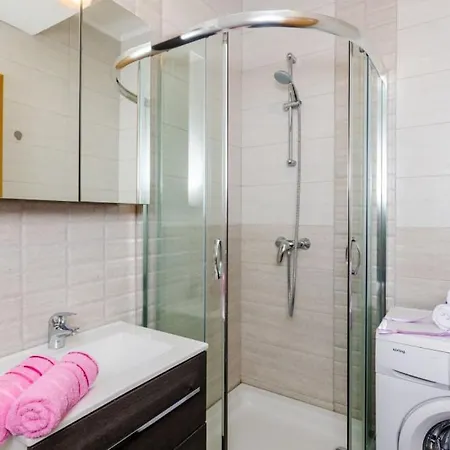 M - By Guide دوبروفينك