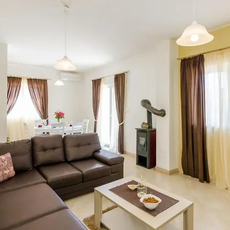 M - By Guide فيلة