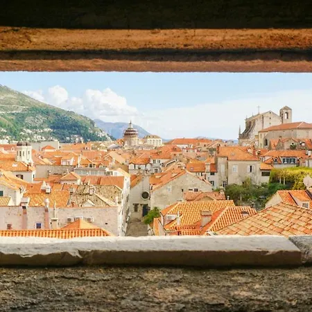 فيلة M - By Guide *