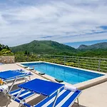 Vila M - By Guide