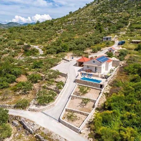 Villa M - By Guide *