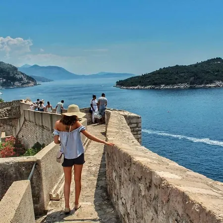 M - By Guide Villa *